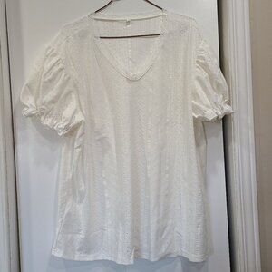 💰Make an offer, bundle and save💰 NWOT Casual V neck cuffed tshirt